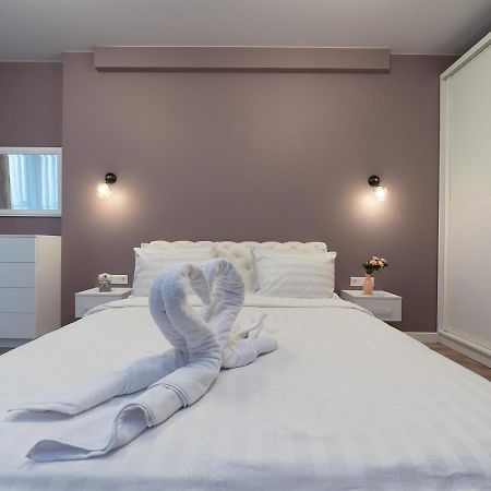 New Modern Apartments. Metro Minskaya Kiev Bagian luar foto