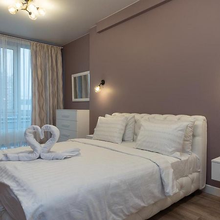 New Modern Apartments. Metro Minskaya Kiev Bagian luar foto