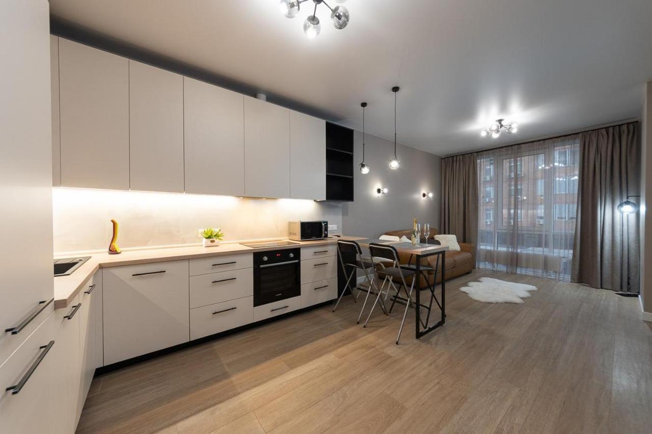 New Modern Apartments. Metro Minskaya Kiev Bagian luar foto