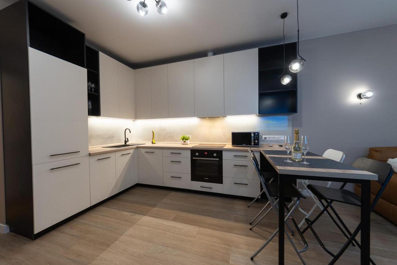 New Modern Apartments. Metro Minskaya Kiev Bagian luar foto
