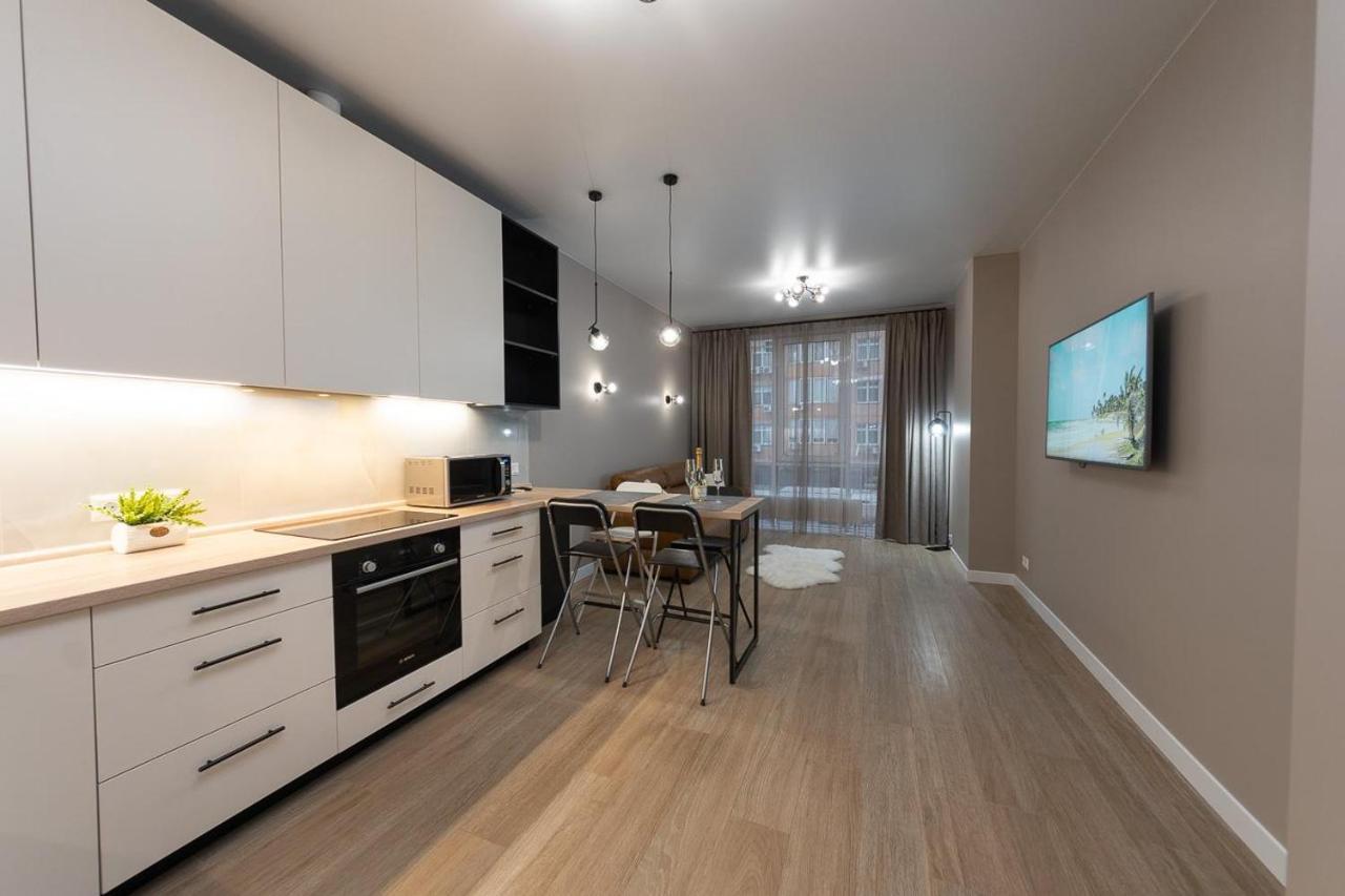 New Modern Apartments. Metro Minskaya Kiev Bagian luar foto