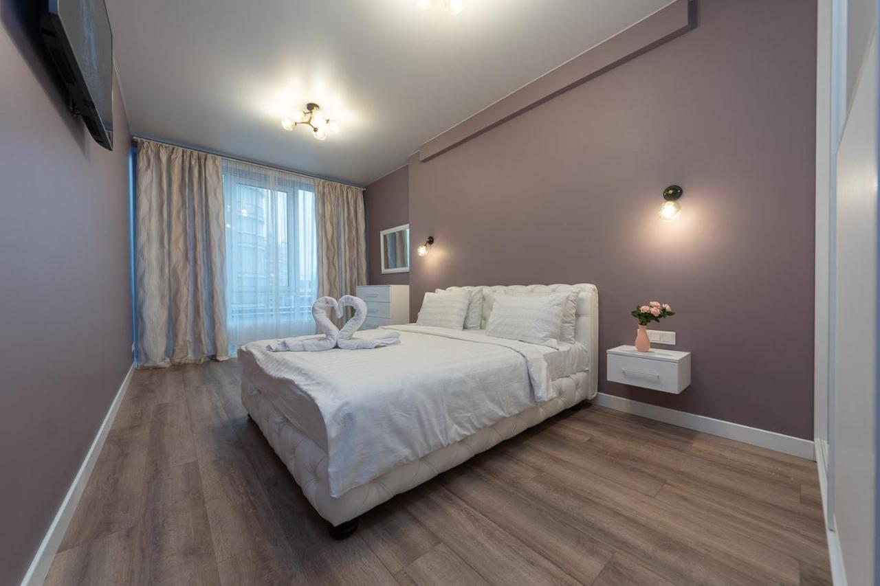 New Modern Apartments. Metro Minskaya Kiev Bagian luar foto