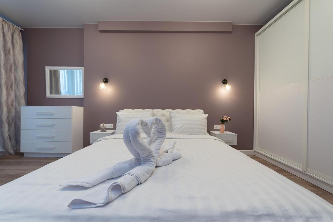 New Modern Apartments. Metro Minskaya Kiev Bagian luar foto