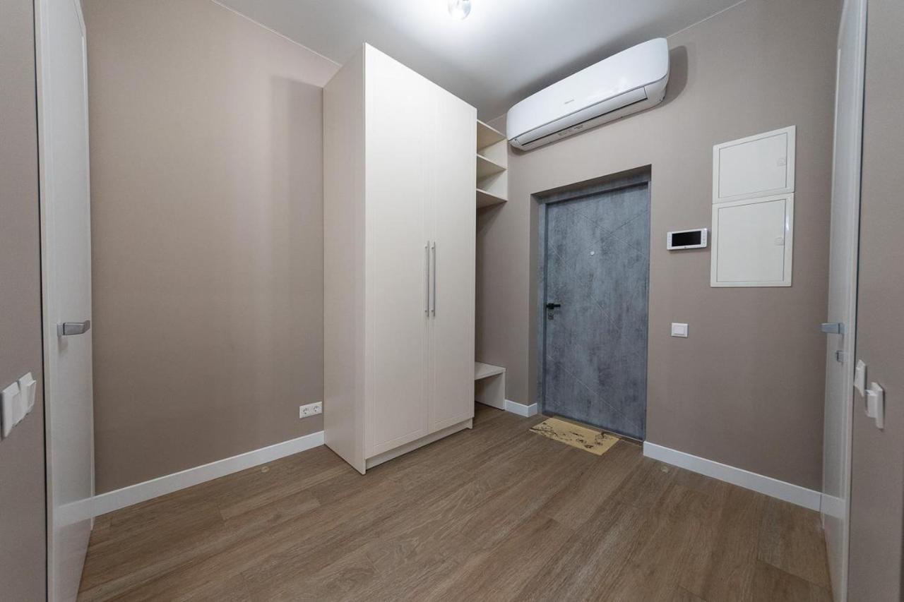 New Modern Apartments. Metro Minskaya Kiev Bagian luar foto