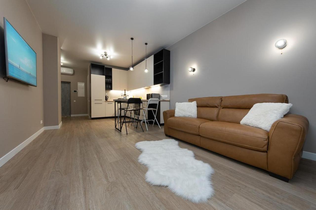New Modern Apartments. Metro Minskaya Kiev Bagian luar foto