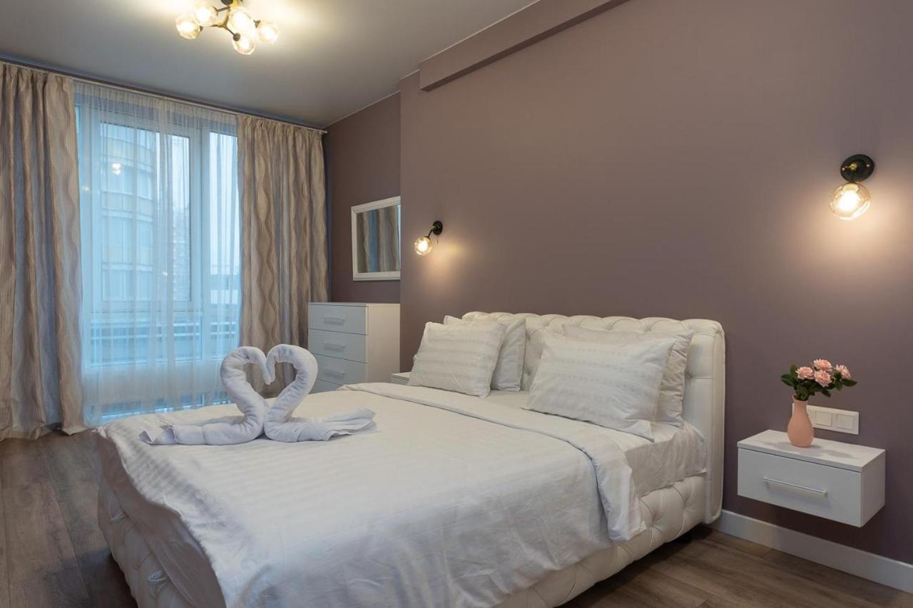 New Modern Apartments. Metro Minskaya Kiev Bagian luar foto