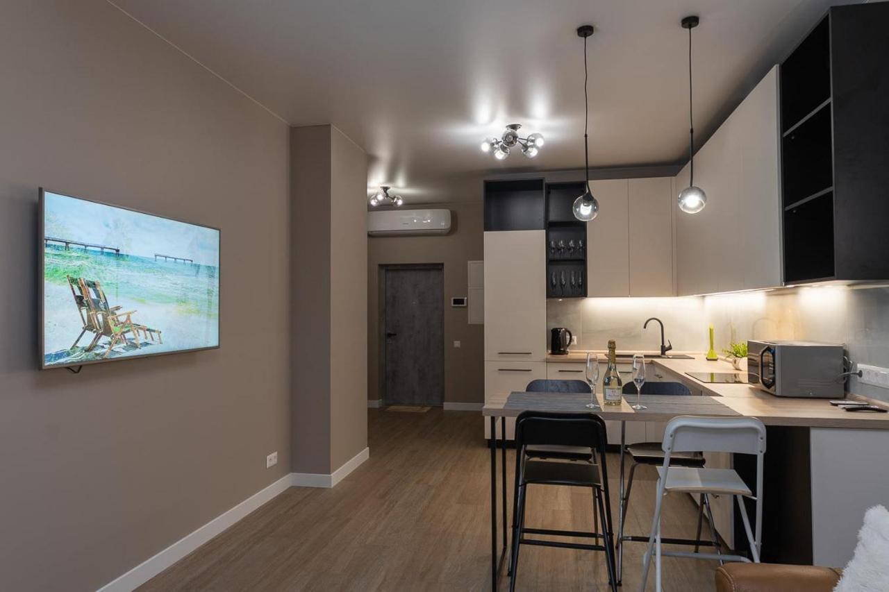 New Modern Apartments. Metro Minskaya Kiev Bagian luar foto