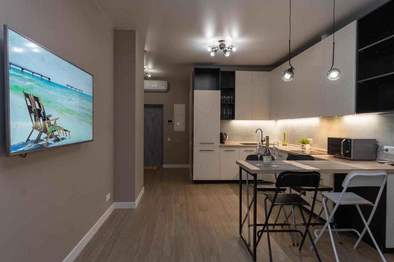 New Modern Apartments. Metro Minskaya Kiev Bagian luar foto